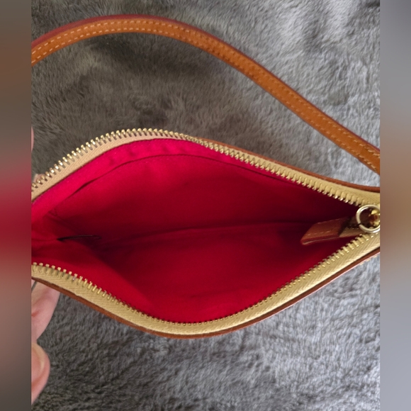 Dooney & Bourke Red and White Chevron Wristlet EUC! - Picture 14 of 15